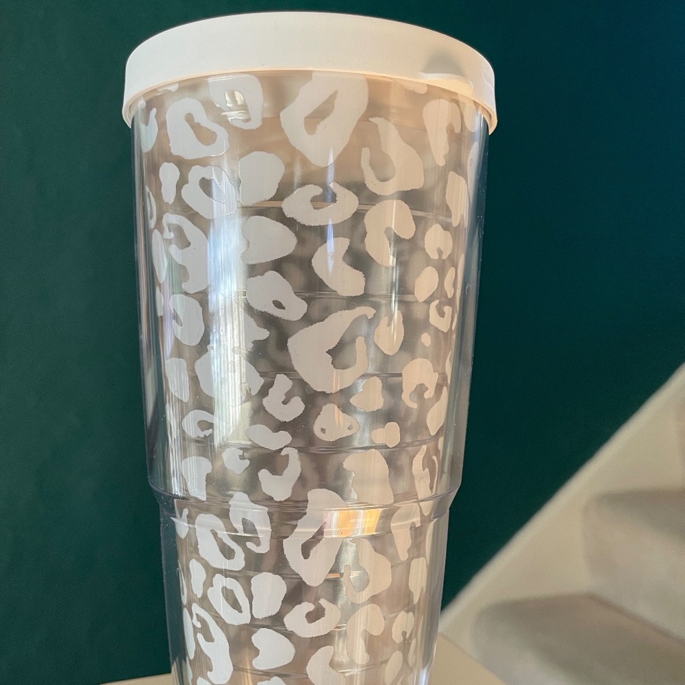 Leopard Frost Tervis 24 oz with travel lid NWOT